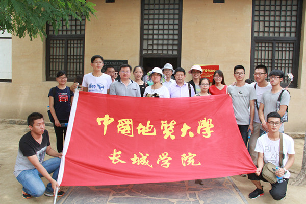 参观革命圣地 强化党员意识