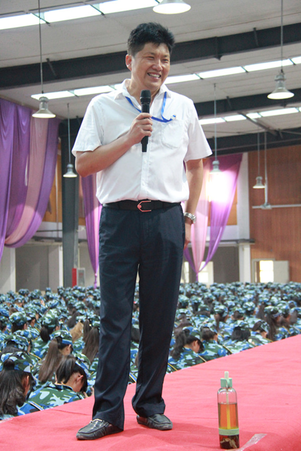 【军训集锦】贺阳集团董事长周虎震为Beat365新生作励志报告