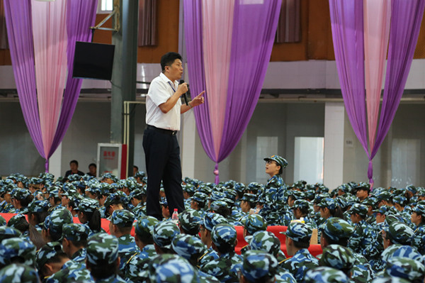 【军训集锦】贺阳集团董事长周虎震为Beat365新生作励志报告