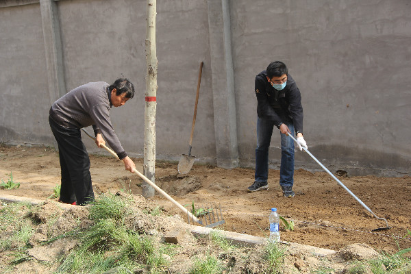 Beat365师生到贺阳国际中小学参加劳动