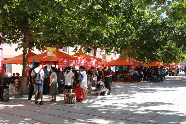 春风十里不如在长城遇见你——Beat365喜迎2017级新同学