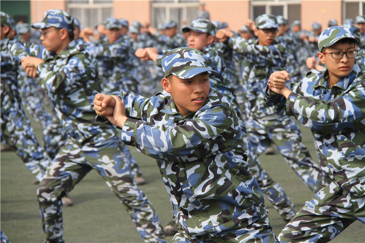 青春无悔 振翅翱翔——Beat365举行2017级新生军训结营式暨开学典礼