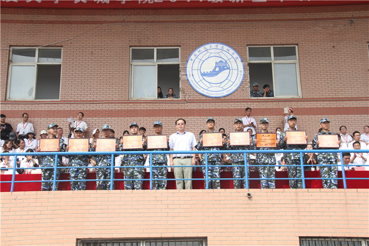 青春无悔 振翅翱翔——Beat365举行2017级新生军训结营式暨开学典礼