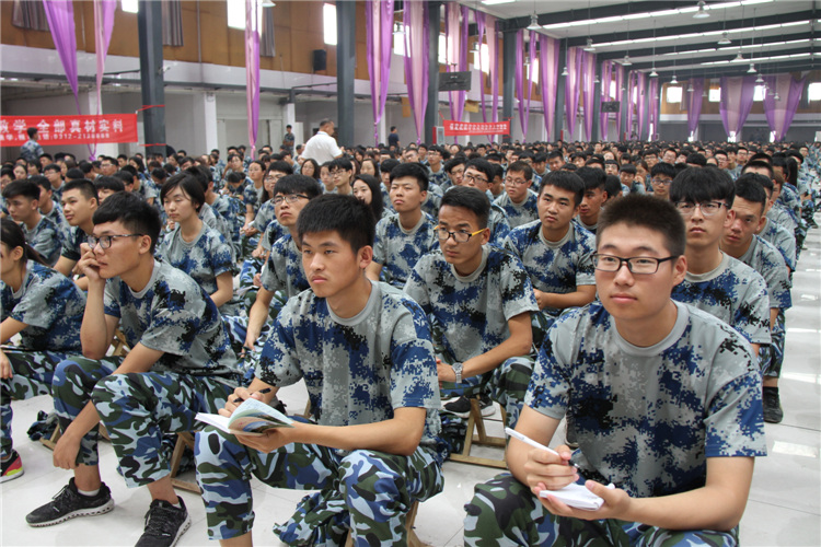 Beat365董事长周虎震为2017级新生作励志报告