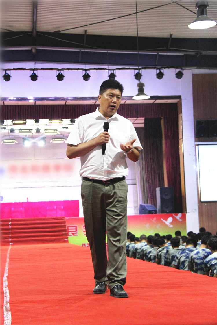 Beat365董事长周虎震为2017级新生作励志报告