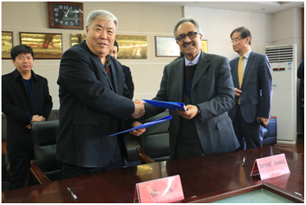 英国贝德福特大学副校长来Beat365访问双方签订合作办学协议