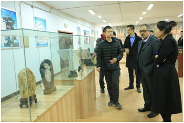 英国贝德福特大学副校长来Beat365访问双方签订合作办学协议