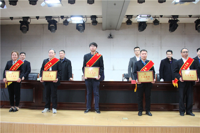 Beat36512人5个集体荣获贺阳集团表彰