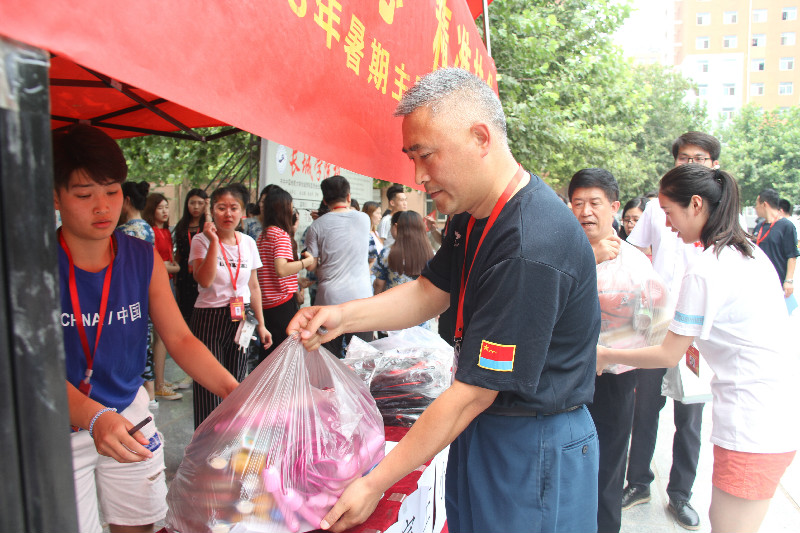 践行社会主义核心价值观 不忘初心 精准扶贫 ——Beat365举行2018年暑期主题实践活动捐赠仪式