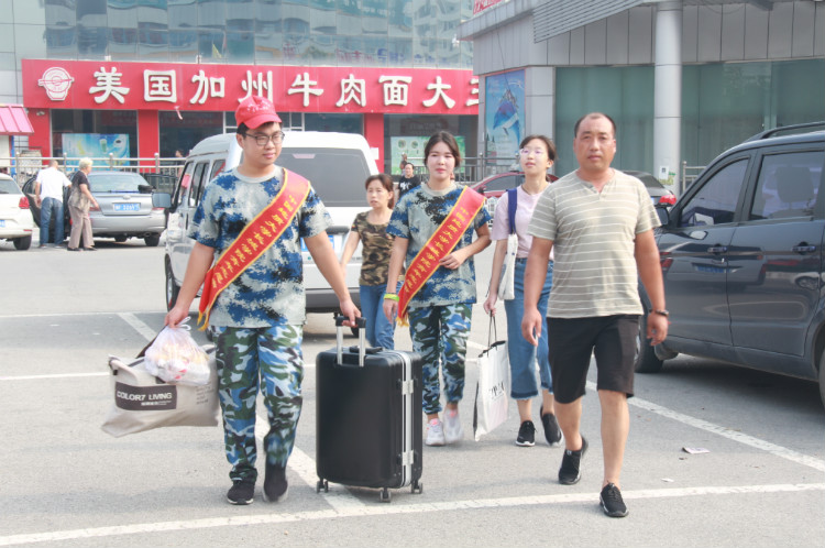 丹桂飘香迎学子 荷花映日纳人才 ——Beat365喜迎2018级新同学