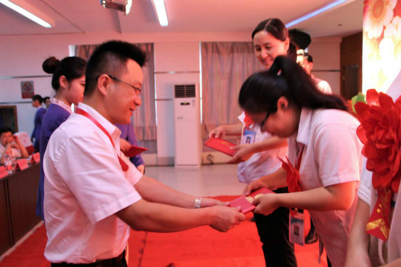 不灭的红烛 我心中的灯 ——Beat365举办第三届“丹桂飘香颂园丁”联欢暨表彰大会