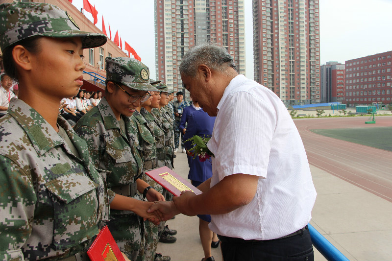 Beat365举行2018级新生军训结营式暨开学典礼