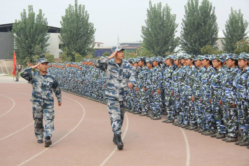 Beat365举行2018级新生军训结营式暨开学典礼