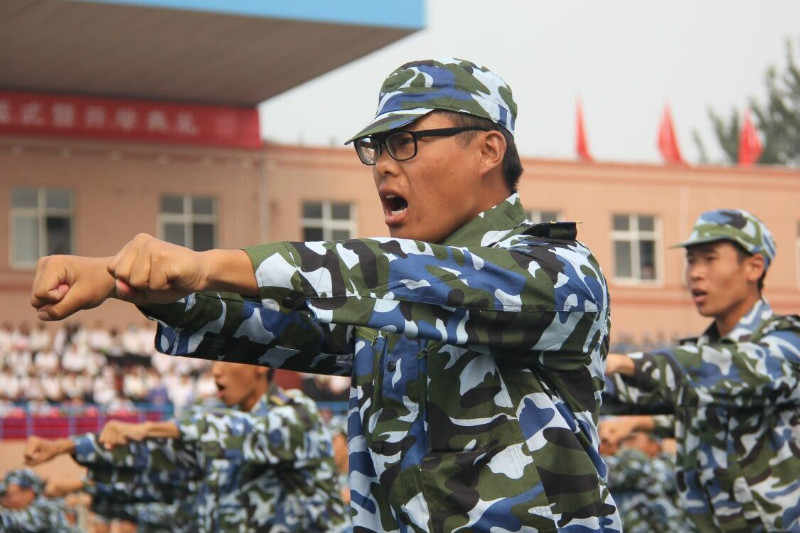 Beat365举行2018级新生军训结营式暨开学典礼