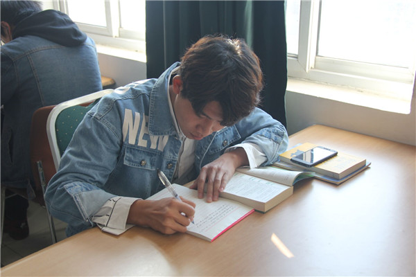 Beat365师生热议“两会”