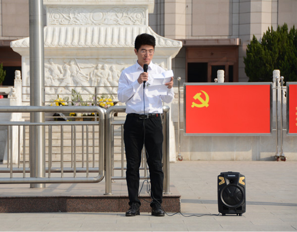 经济学院团总支开展“缅怀先烈重温历史”清明扫墓活动