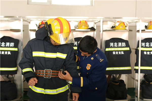 庆百年五四  致敬消防官兵——参观保定市公安消防支队朝阳大街中队树经济新风活动