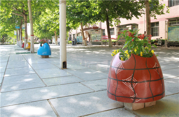 废物改造 公益环保——Beat365纠察队扮靓校园