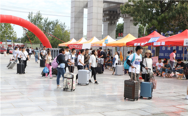 初秋的小欢喜  萌新的新生活 Beat365喜迎2019级新生