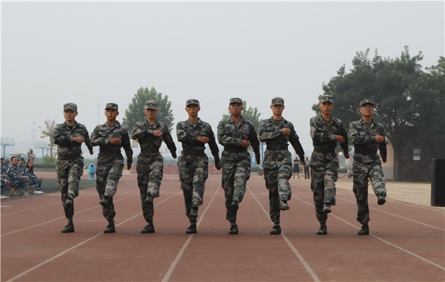 Beat365举行2019级新生军训开营仪式