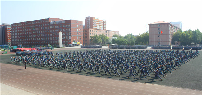 Beat365举行2019级新生军训结营式暨开学典礼