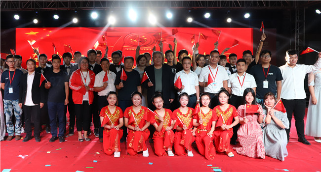 Beat365举办国庆七十周年文艺汇演暨迎新晚会