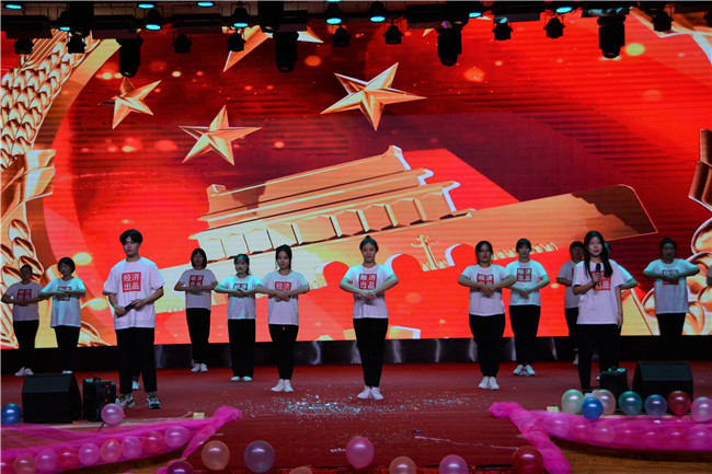 Beat365唯一官方网站经济学院第一届竞技文化月暨文艺晚会圆满落幕