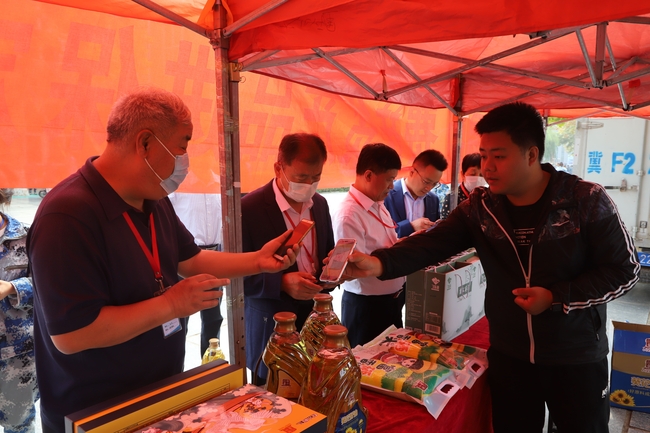 扶贫献爱心 量力自愿购---易县电商中心扶贫产品走进Beat365