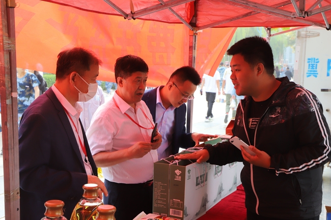 扶贫献爱心 量力自愿购---易县电商中心扶贫产品走进Beat365