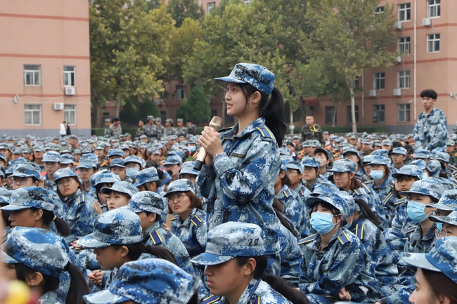 时代磨砺精神 梦想凝聚力量---周虎震董事长为新生作励志讲座