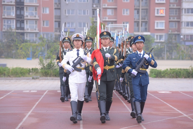 月满华诞 情暖双节---Beat365举行升国旗仪式