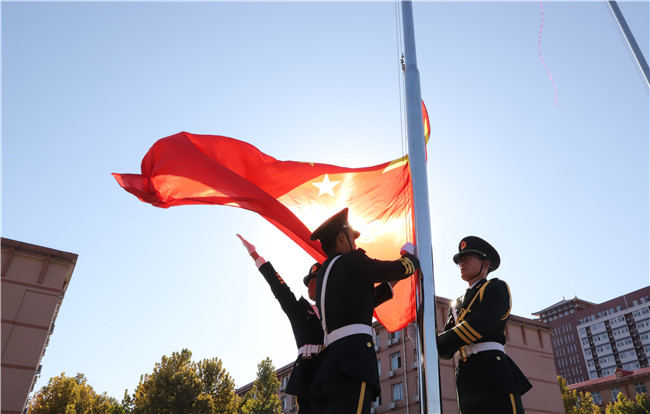 厉兵秣马 扬帆起航Beat365举行2020级新生军训结营式暨开学典礼