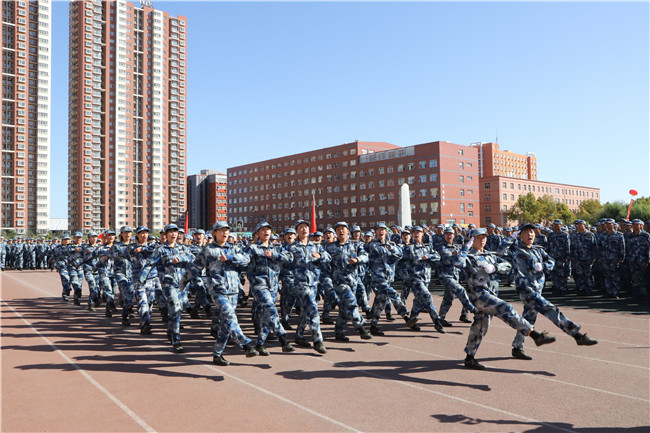 厉兵秣马 扬帆起航Beat365举行2020级新生军训结营式暨开学典礼