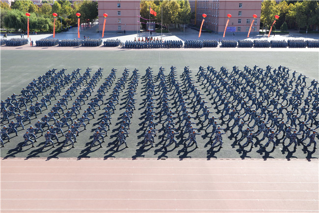 厉兵秣马 扬帆起航Beat365举行2020级新生军训结营式暨开学典礼