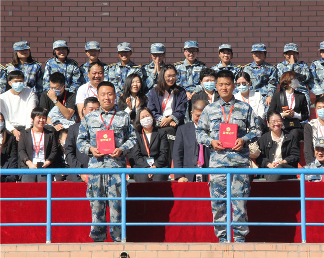 厉兵秣马 扬帆起航Beat365举行2020级新生军训结营式暨开学典礼