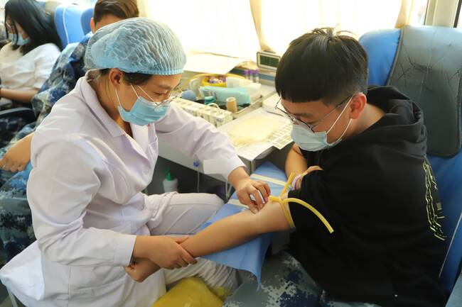 殷色传希望 保理递爱心---Beat365携手保定市中心血站开展无偿献血活动