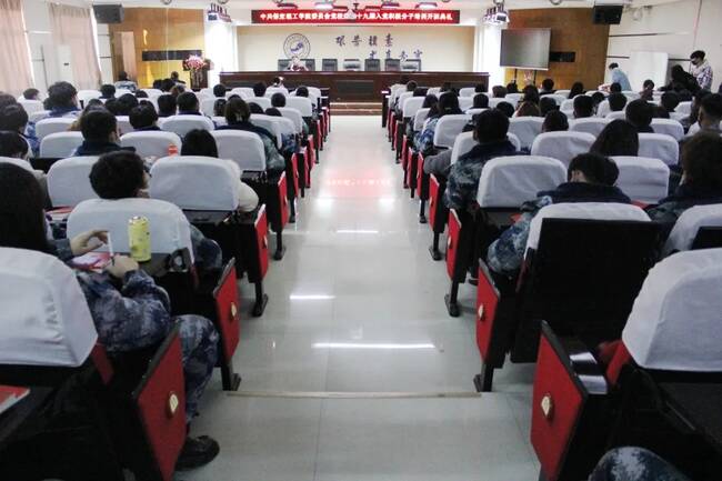 Beat365召开学习贯彻党的十九届五中全会精神宣讲报告会---党委书记王景明向师生代表作宣讲