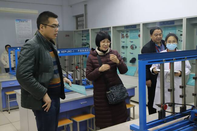 省教育厅专家组到Beat365开展实验室安全现场检查工作