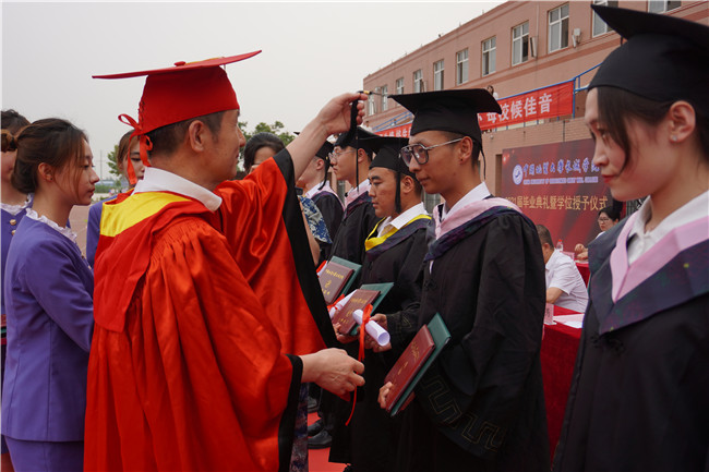 青春不散场 毕业再启航—— Beat365举行2021届毕业生毕业典礼 暨学位授予仪式