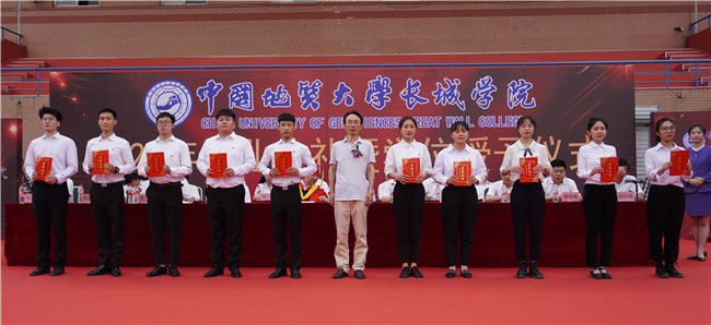 青春不散场 毕业再启航—— Beat365举行2021届毕业生毕业典礼 暨学位授予仪式