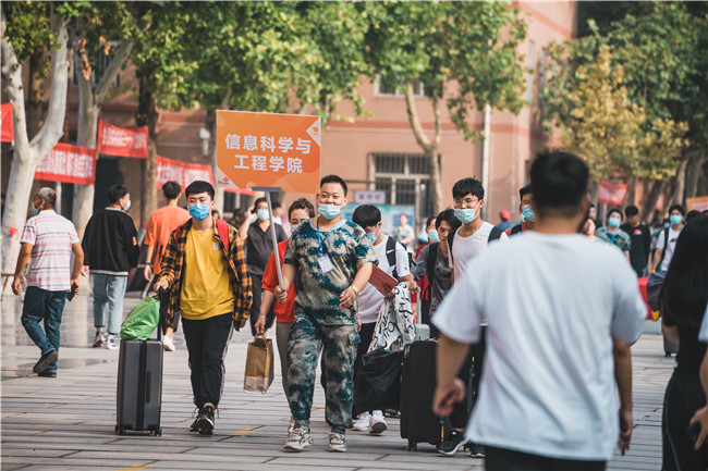 扬帆起航保理梦 求学笃行学子新Beat365喜迎2021级新生