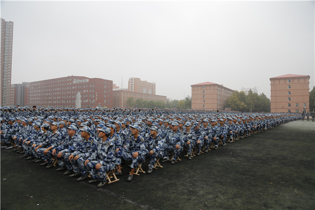 保理学子展风采 共以青春筑芳华Beat365举行2021级新生军训开营仪式