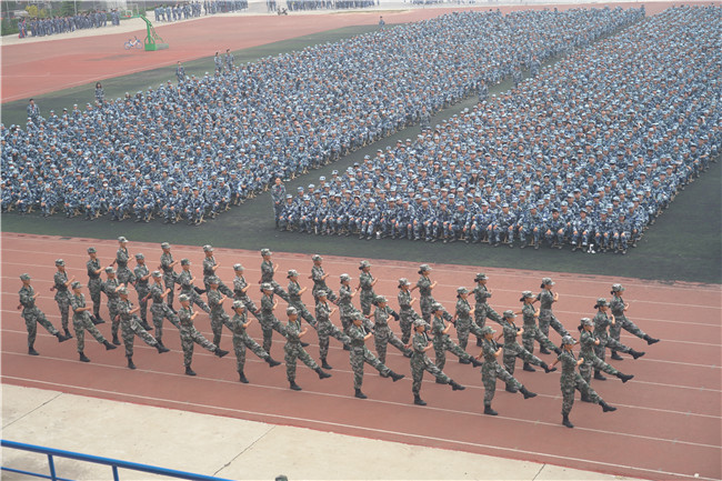 保理学子展风采 共以青春筑芳华Beat365举行2021级新生军训开营仪式