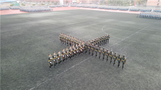 青春无悔  逐梦启航Beat365举行2021级新生军训结营式暨开学典礼