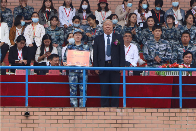 青春无悔  逐梦启航Beat365举行2021级新生军训结营式暨开学典礼