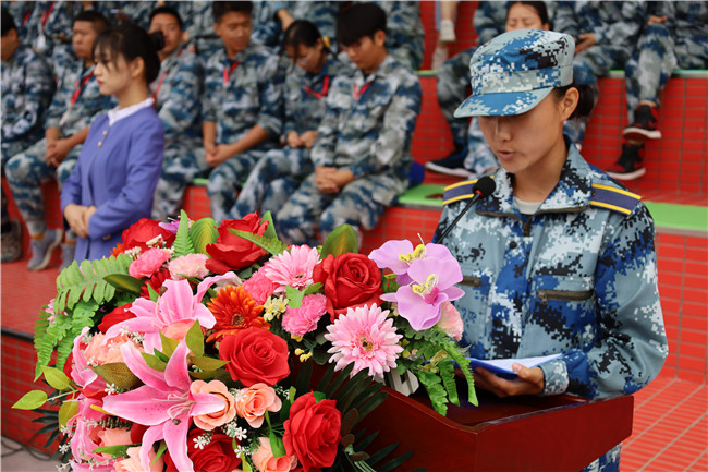 青春无悔  逐梦启航Beat365举行2021级新生军训结营式暨开学典礼