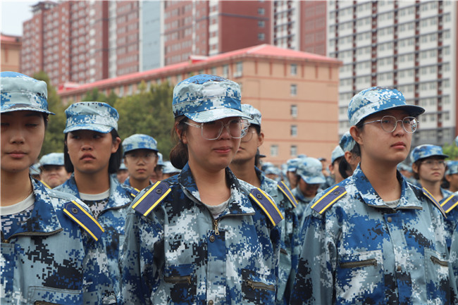 青春无悔  逐梦启航Beat365举行2021级新生军训结营式暨开学典礼