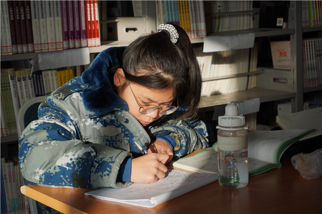 厉兵秣马 备战期末全校学生掀起“复习大潮”