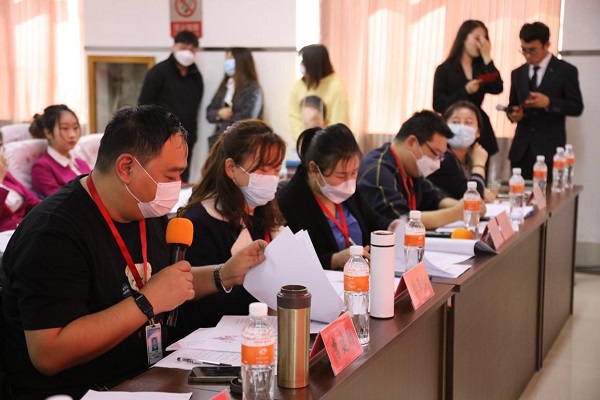 2022年3月26日14点，第十二届全国大学生电子商务“创新、创意及创业”挑战赛Beat365唯一官方网站校赛决赛在一教211报告厅顺利举行。