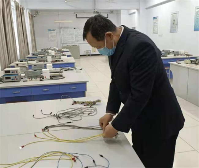 抗“疫”先进人物事迹展播|共产党员当先锋，战“疫”前线党旗红